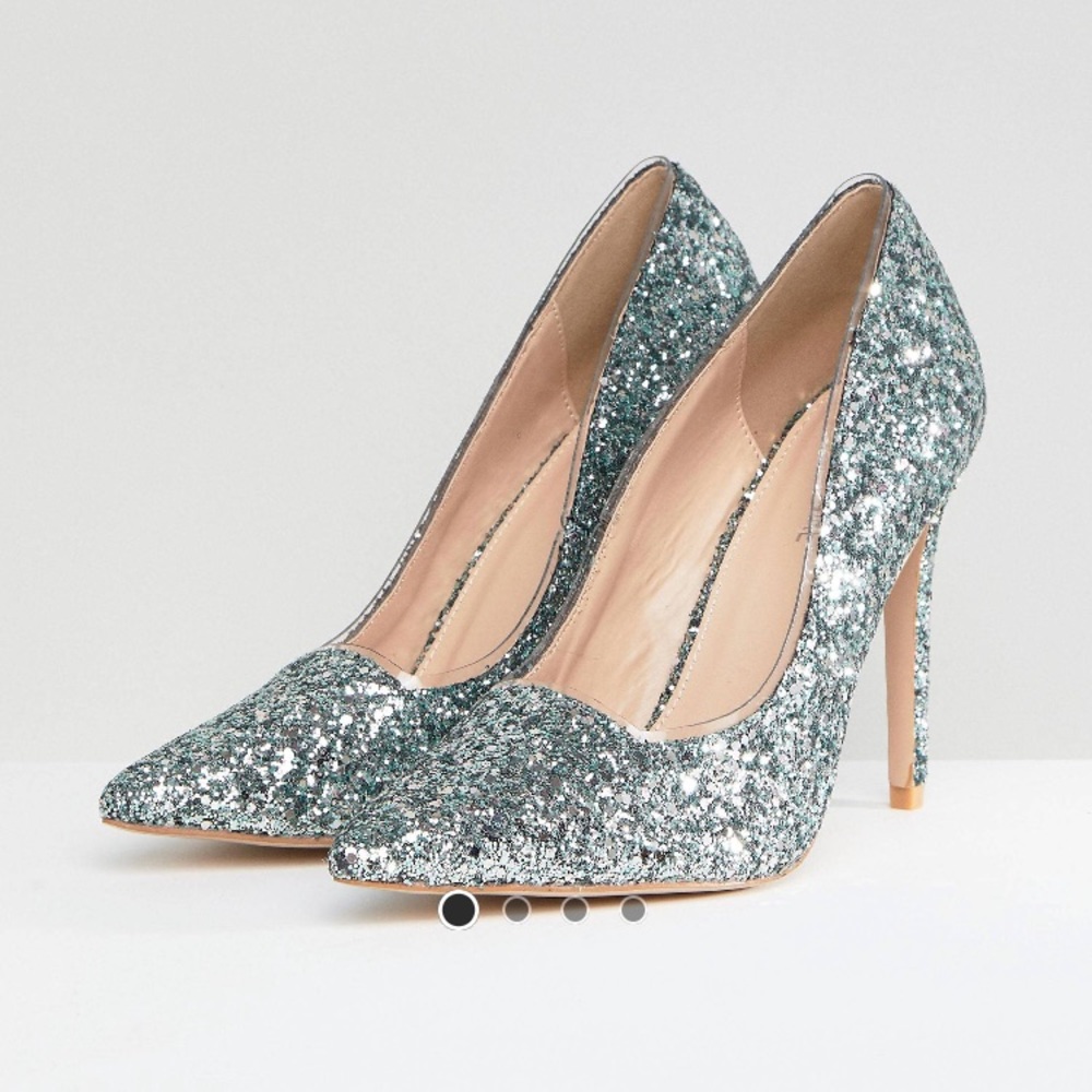 Public desire heels